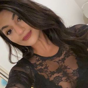 Meet your Posher, Dania